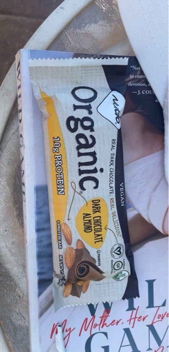 Lifestyle Evolution Inc. Organic dark chocolate almond packshot
