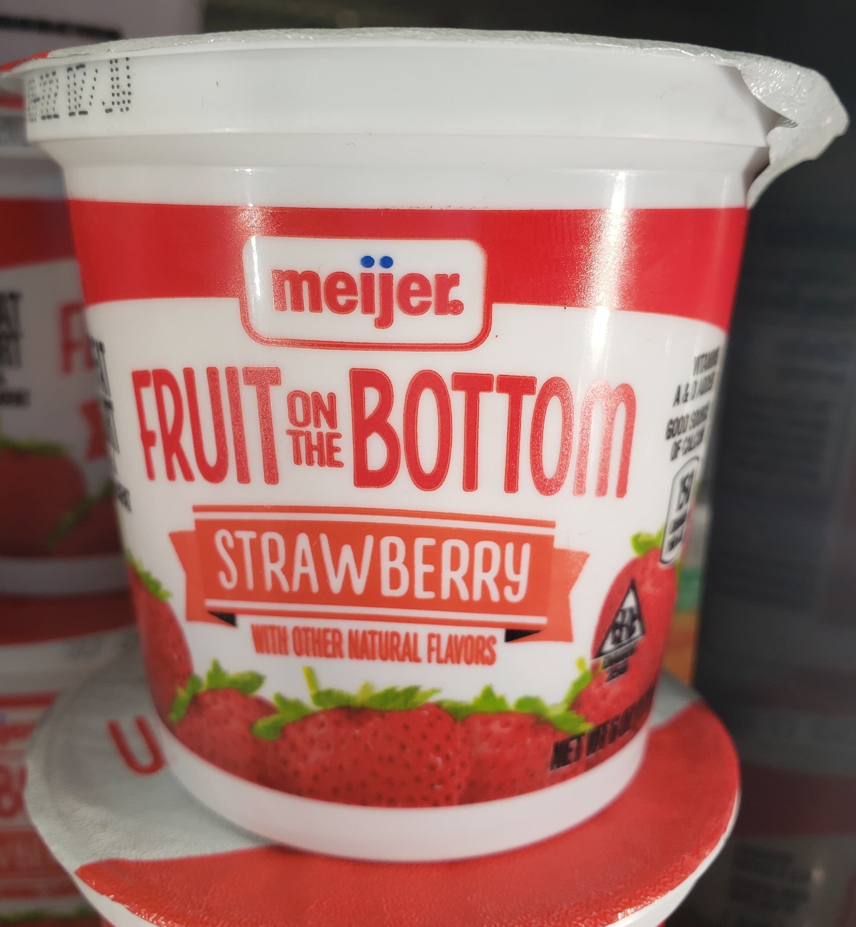Meijer Fruit on the bottom yogurt strawberry, strawberry packshot