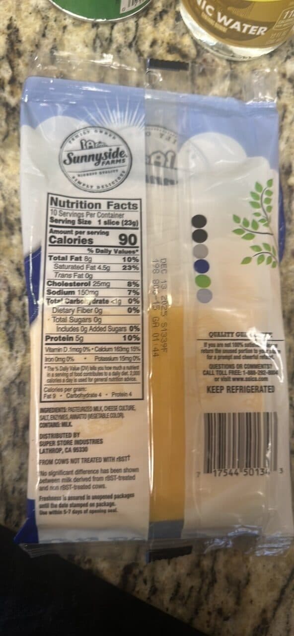 Sunnyside Farms Sliced Medium Cheddar Cheese packshot