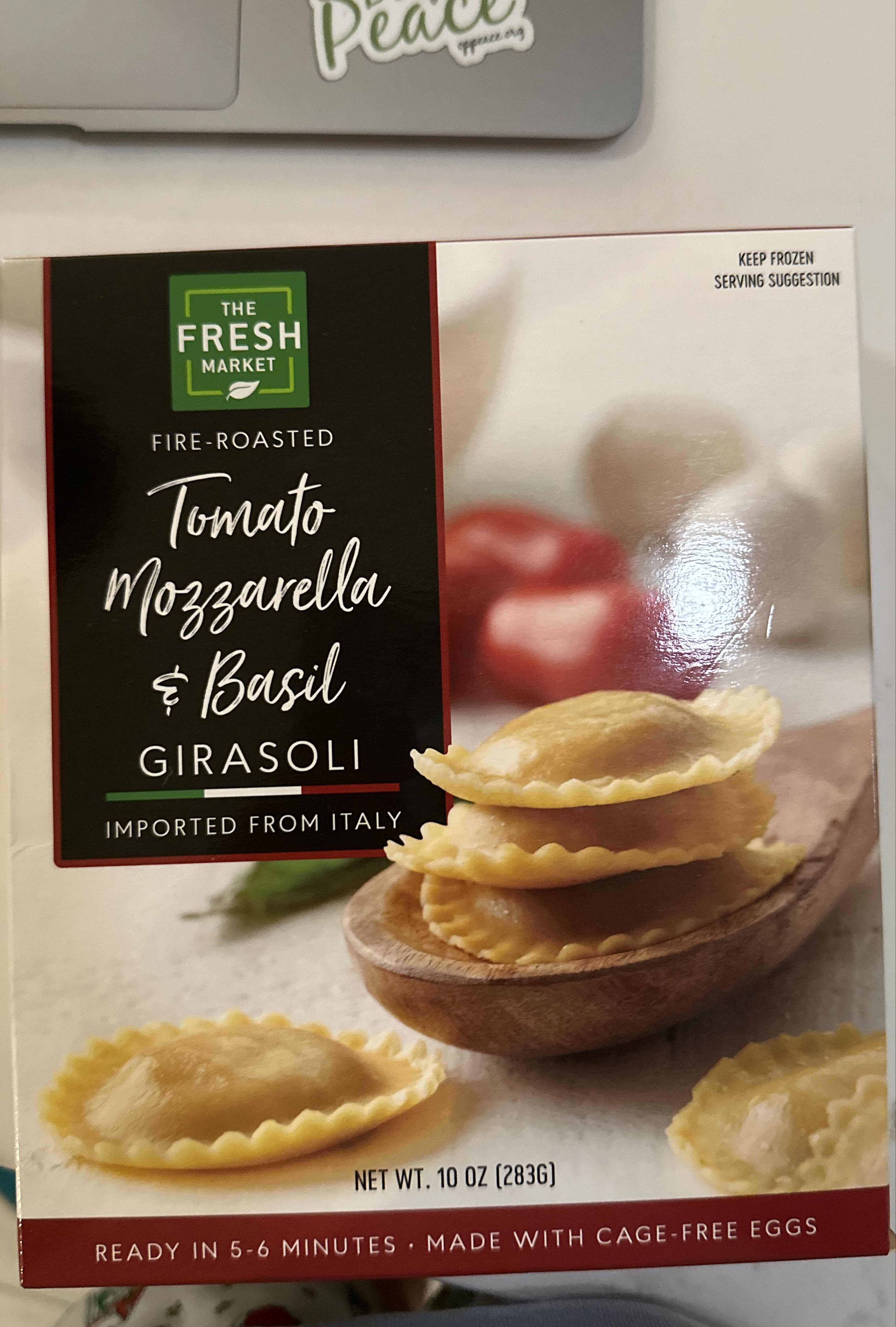 The fresh market Tomato mozzarella &basil packshot