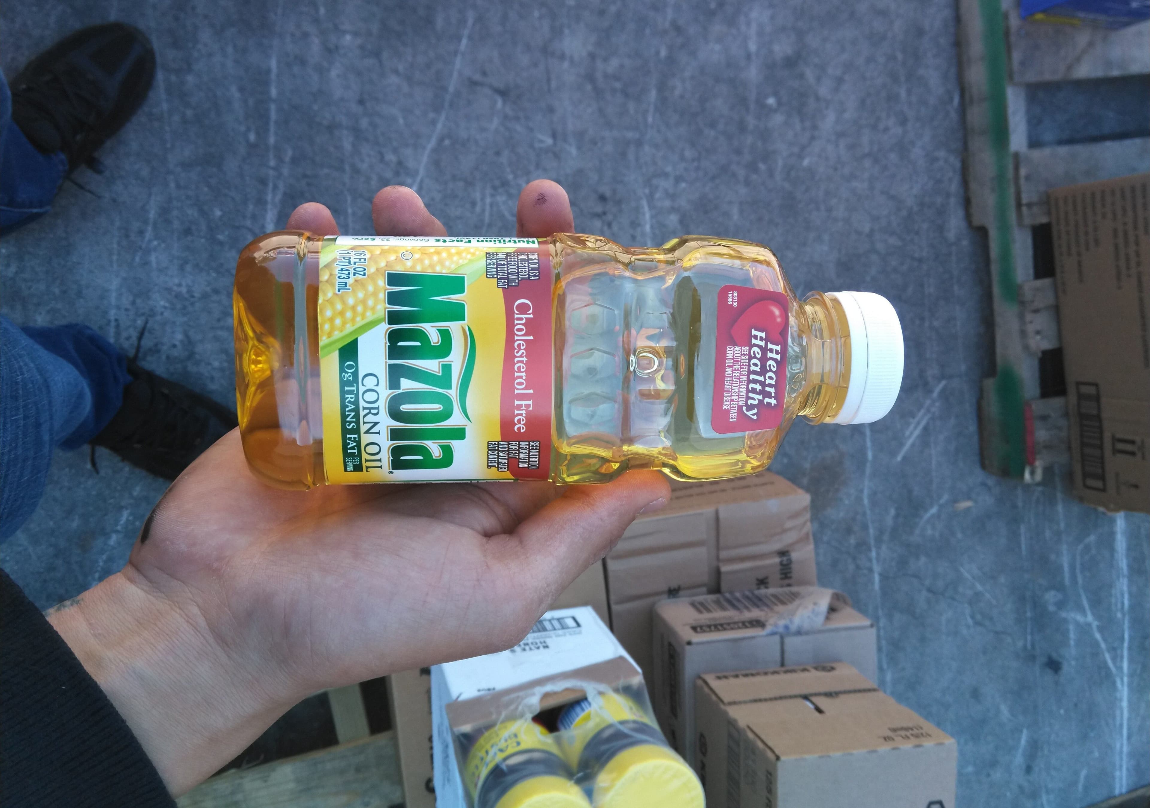 Mazola corn oil packshot
