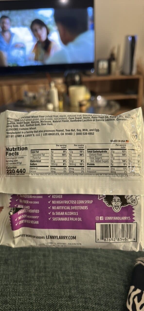 Lenny & Larry's The Complete Cookie Oatmeal Raisin packshot