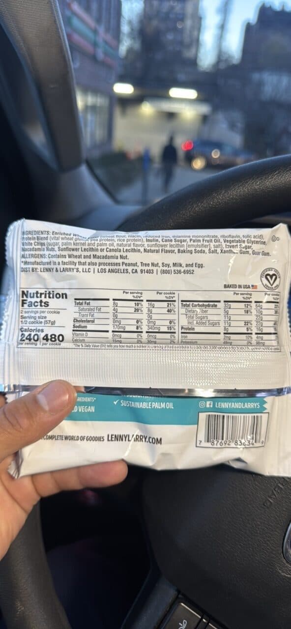 Lenny & Larry's The Complete Cookie White Chocolate Flavored Macadamia packshot