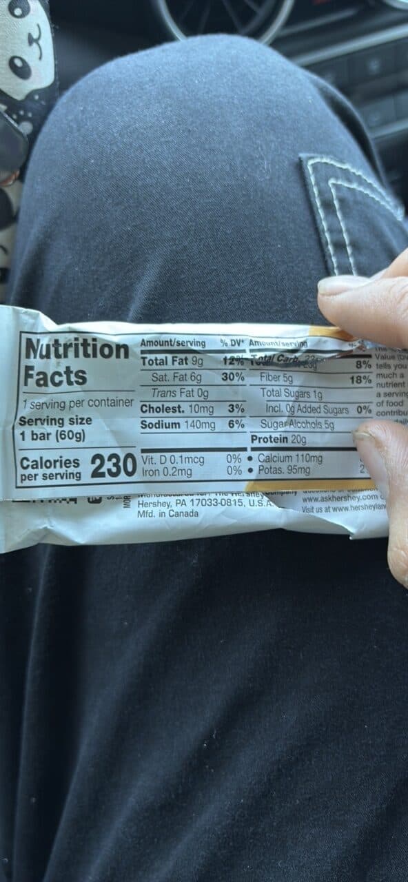 ONE Cinnamon Roll Flavored Whey Protein Bar packshot