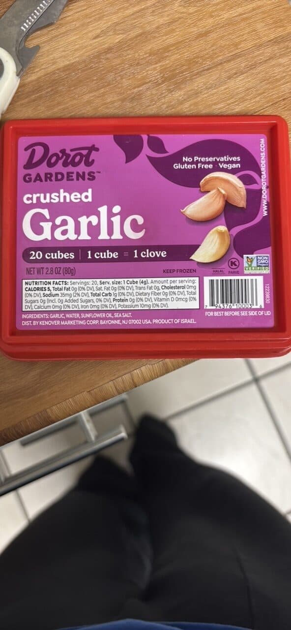 Dorot Gardens crushed Garlic packshot
