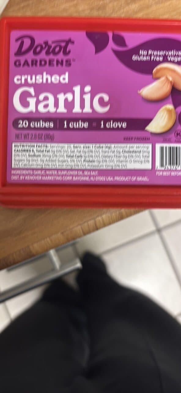 Dorot Gardens crushed Garlic packshot