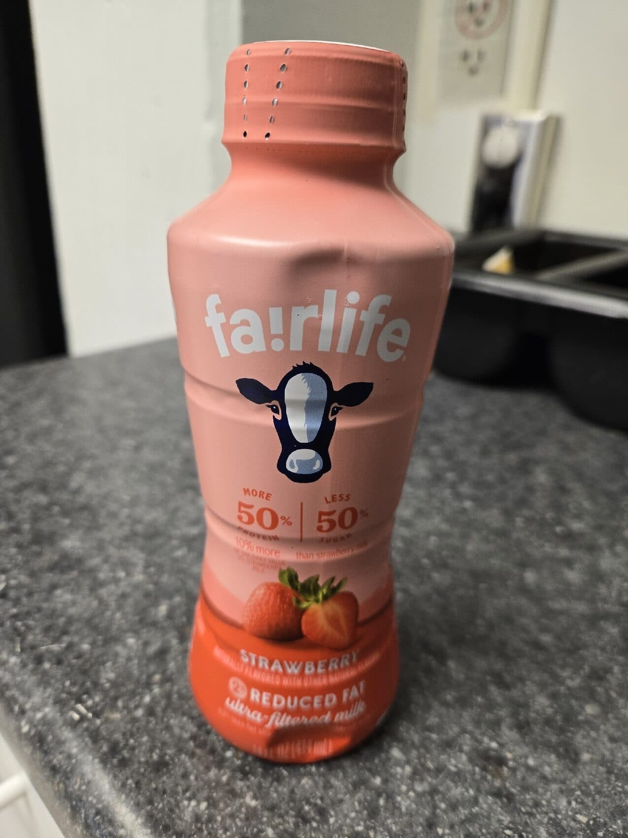 fairlife STRAWBERRY 2% REDUCED FAT ultra-filtered milk packshot
