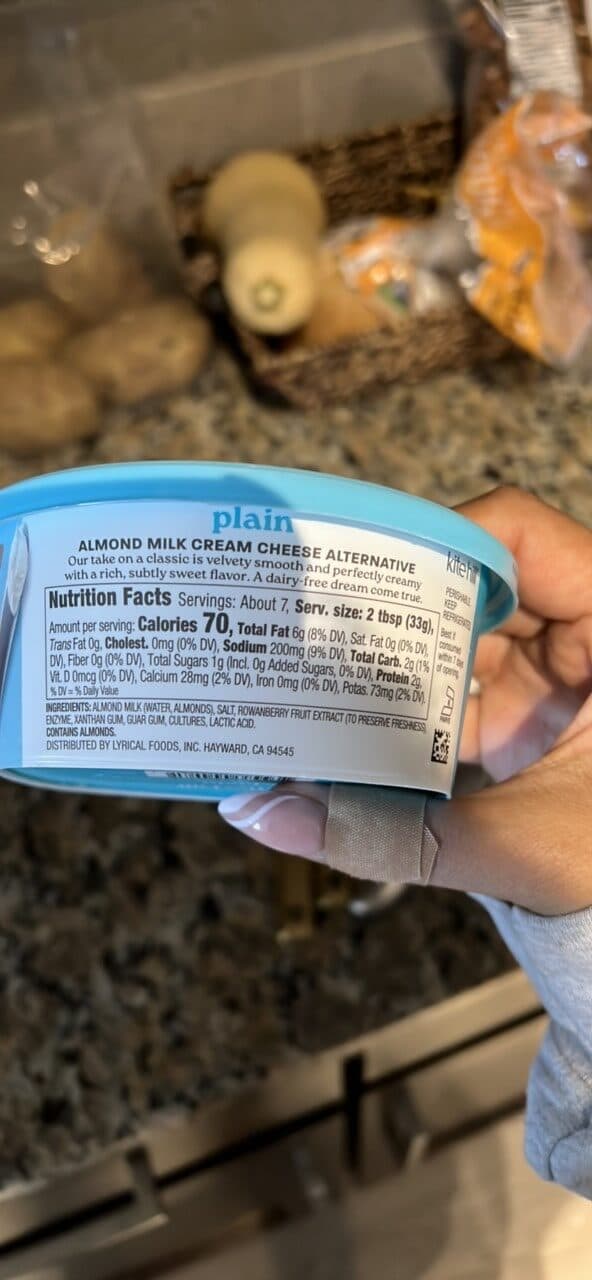 kite hill plain CREAM CHEESE alternative made with almond milk packshot