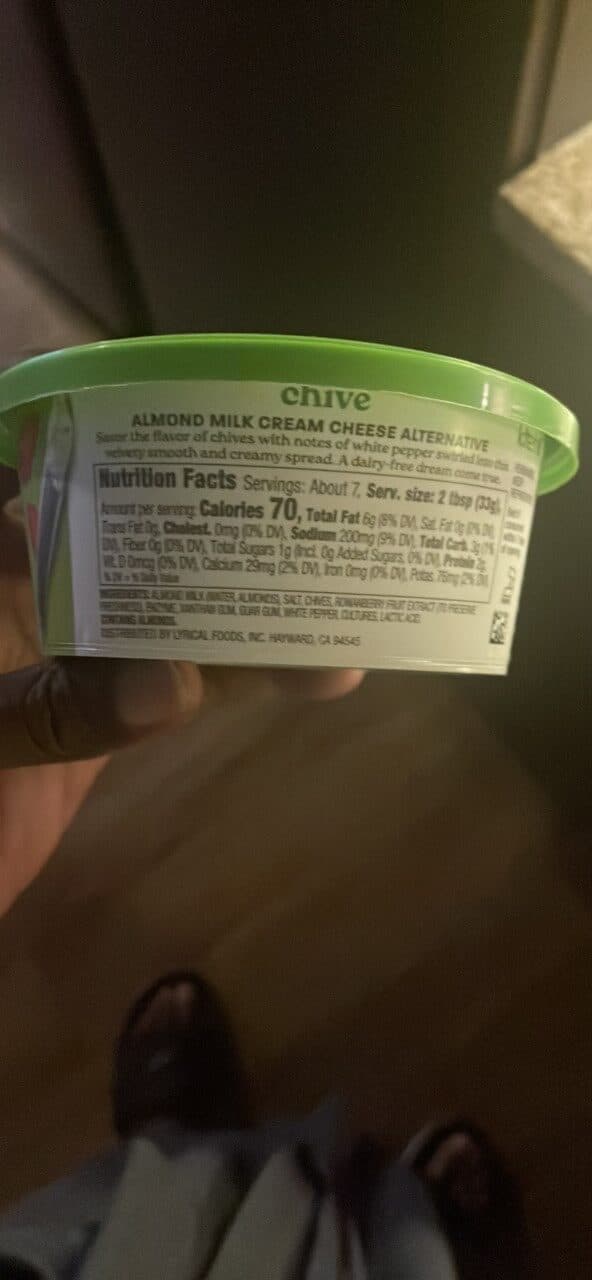 kite hill chive cream cheese packshot
