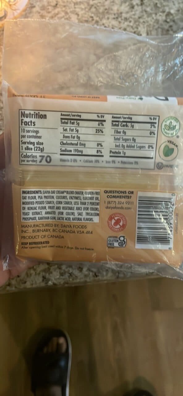 Daiya CHEDDAR SLICES packshot