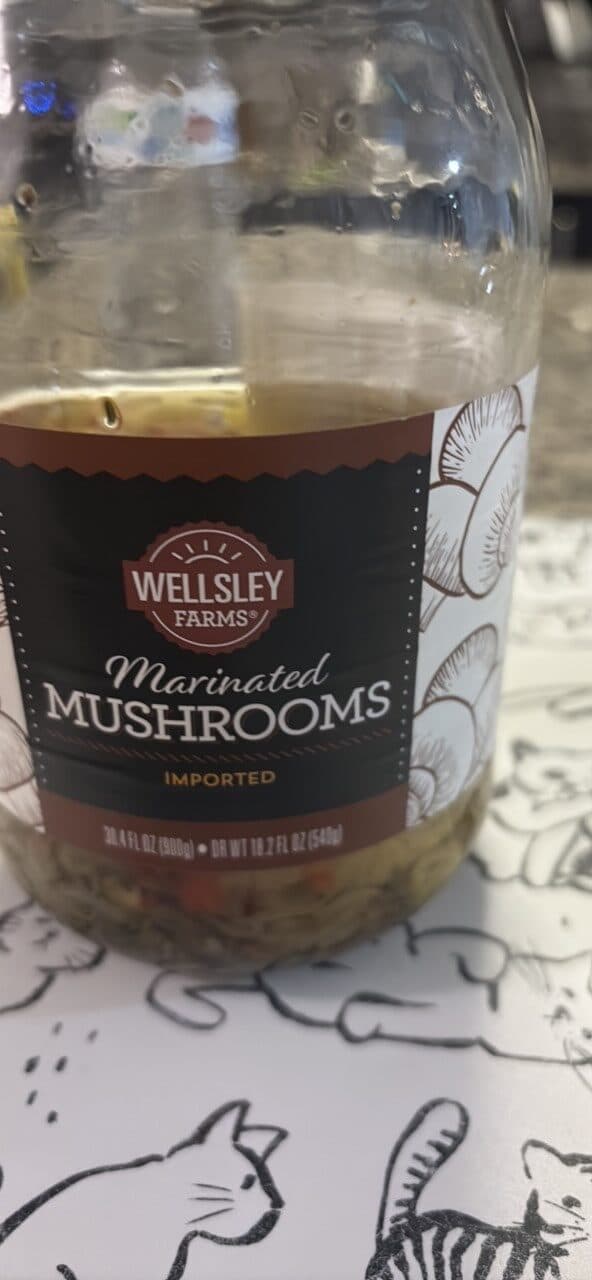 Wellsley Farms Marinated Mushrooms packshot