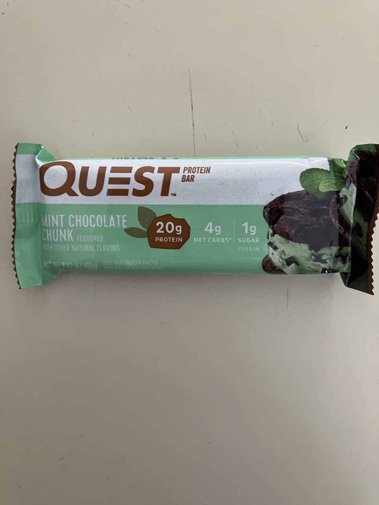 QUEST MINT CHOCOLATE CHUNK PROTEIN BAR packshot