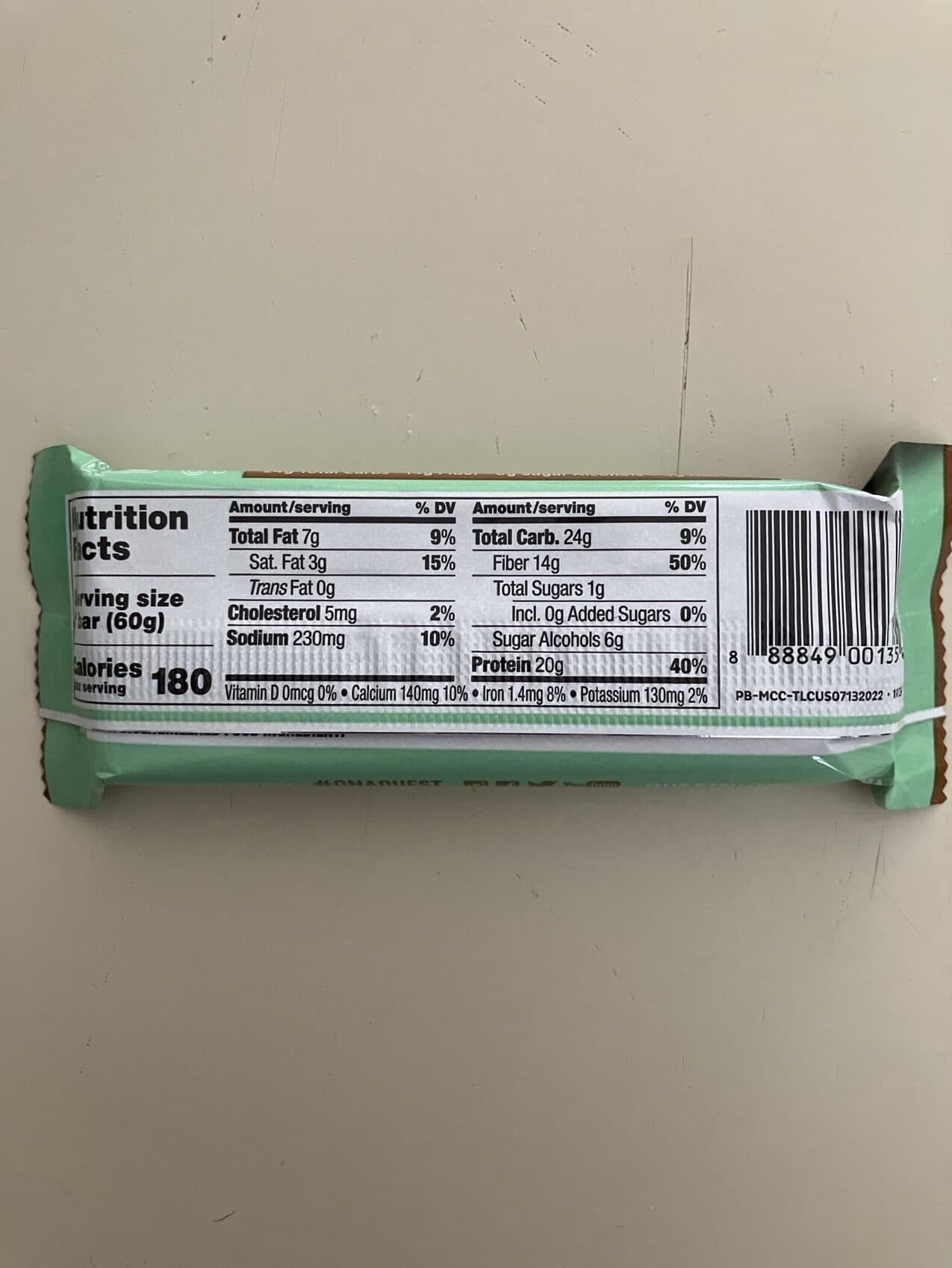 QUEST MINT CHOCOLATE CHUNK PROTEIN BAR packshot