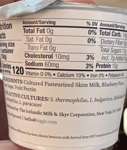 siggi's simple ingredient skyr blueberry packshot