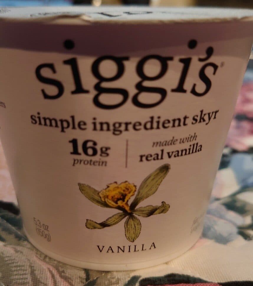 siggi's simple ingredient skyr vanilla packshot