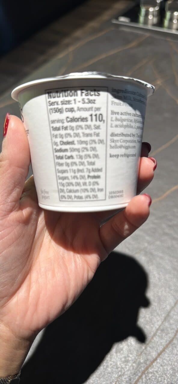 siggi's simple ingredient skyr STRAWBERRY packshot