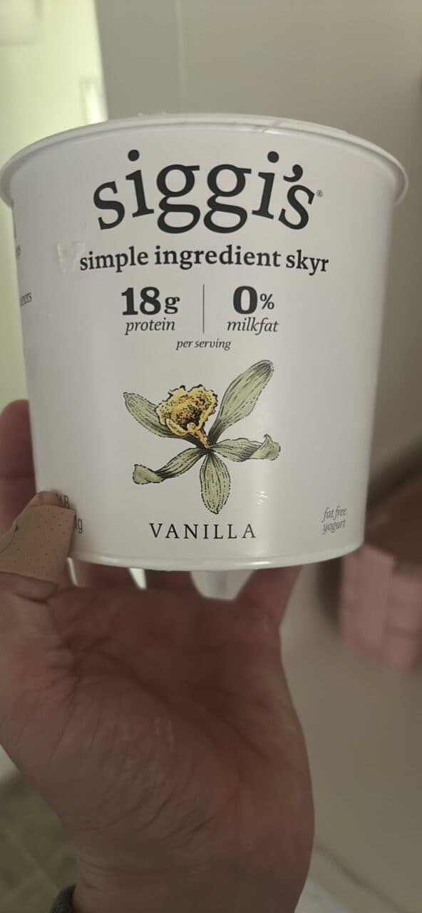 siggi's simple ingredient skyr packshot