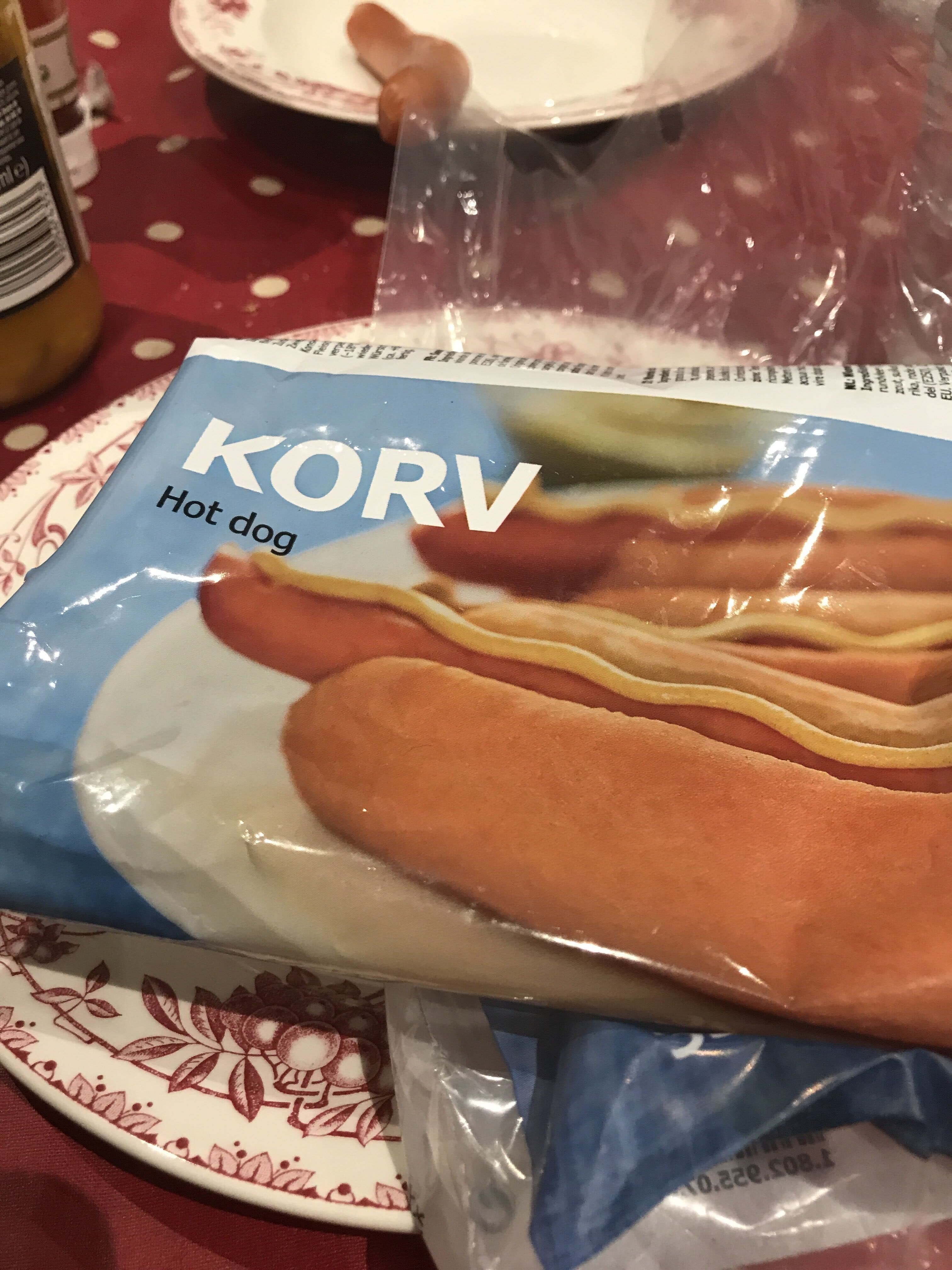 Ikea Hot Dog packshot
