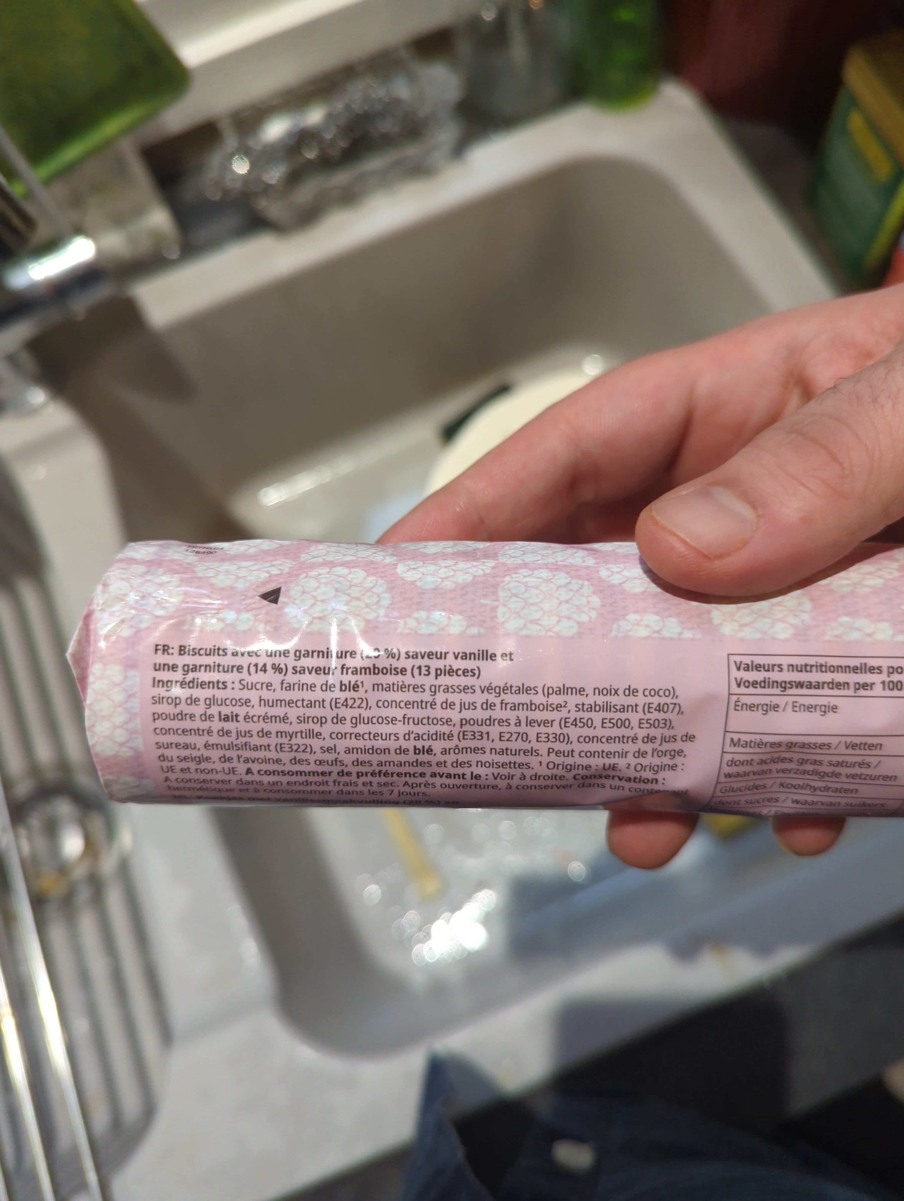 IKEA KAFFEREP Biscuits with raspberry-flavoured filling packshot
