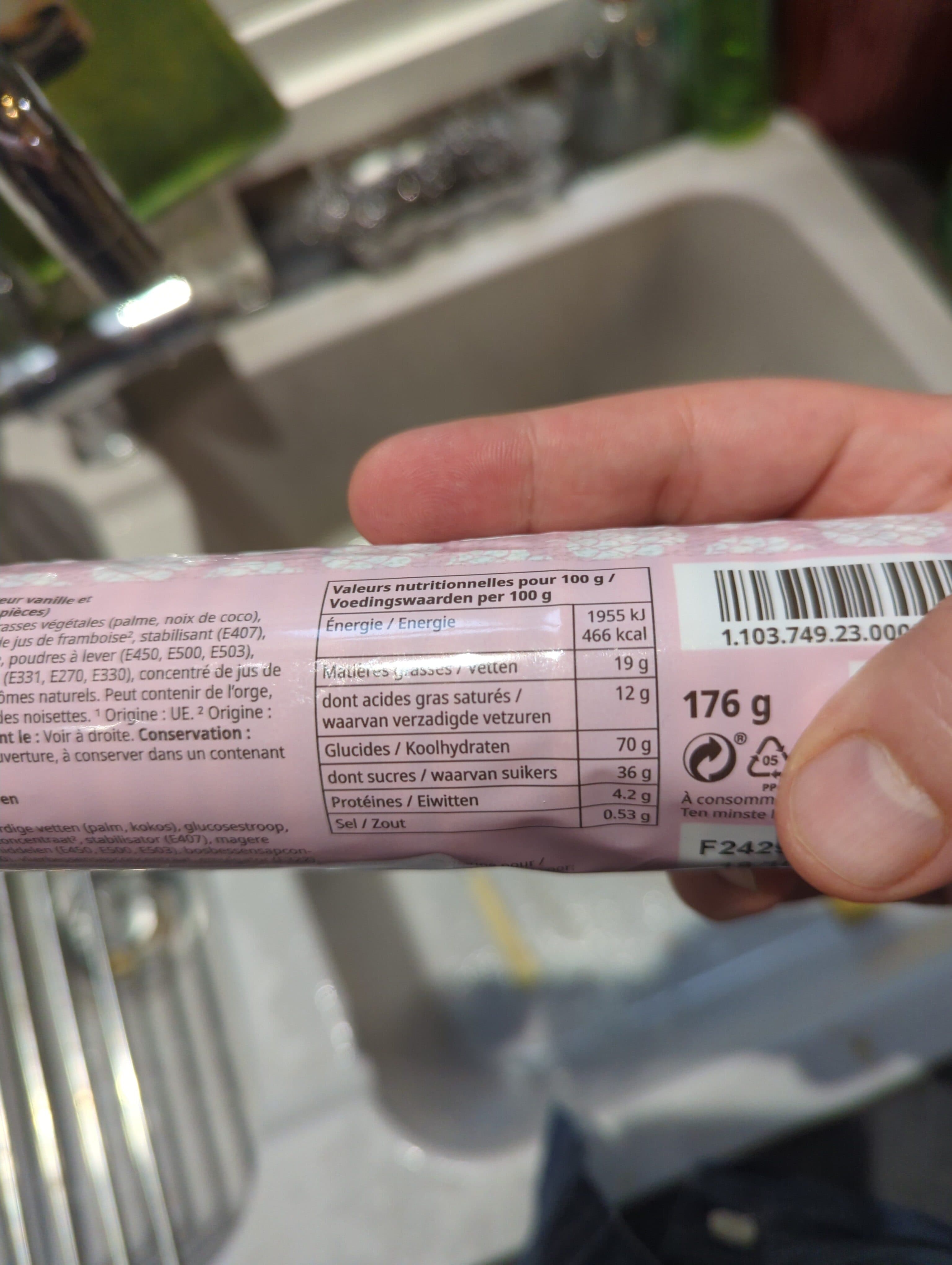 IKEA KAFFEREP Biscuits with raspberry-flavoured filling packshot