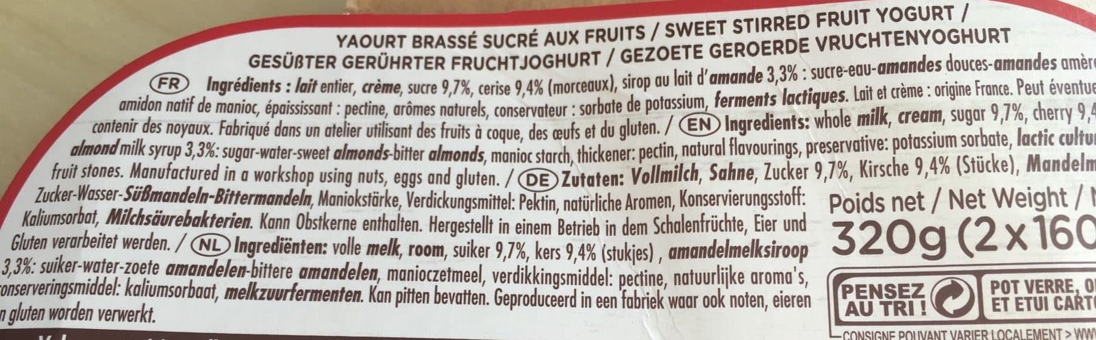 La fermière CERISE Yaourt onctueux à la cerise avec sa pointe d'amande sur lit aux fruits packshot