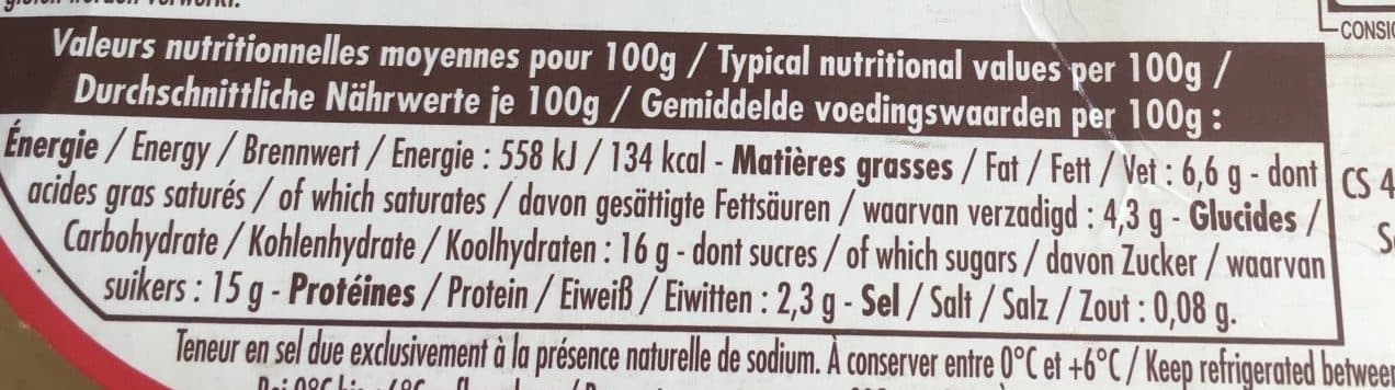La fermière CERISE Yaourt onctueux à la cerise avec sa pointe d'amande sur lit aux fruits packshot