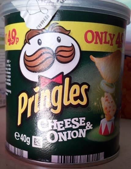 Pringles Pringles Cheese & Onion packshot