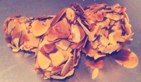 Aux Caprices de Jess Truffes noires enrobées d’amandes packshot