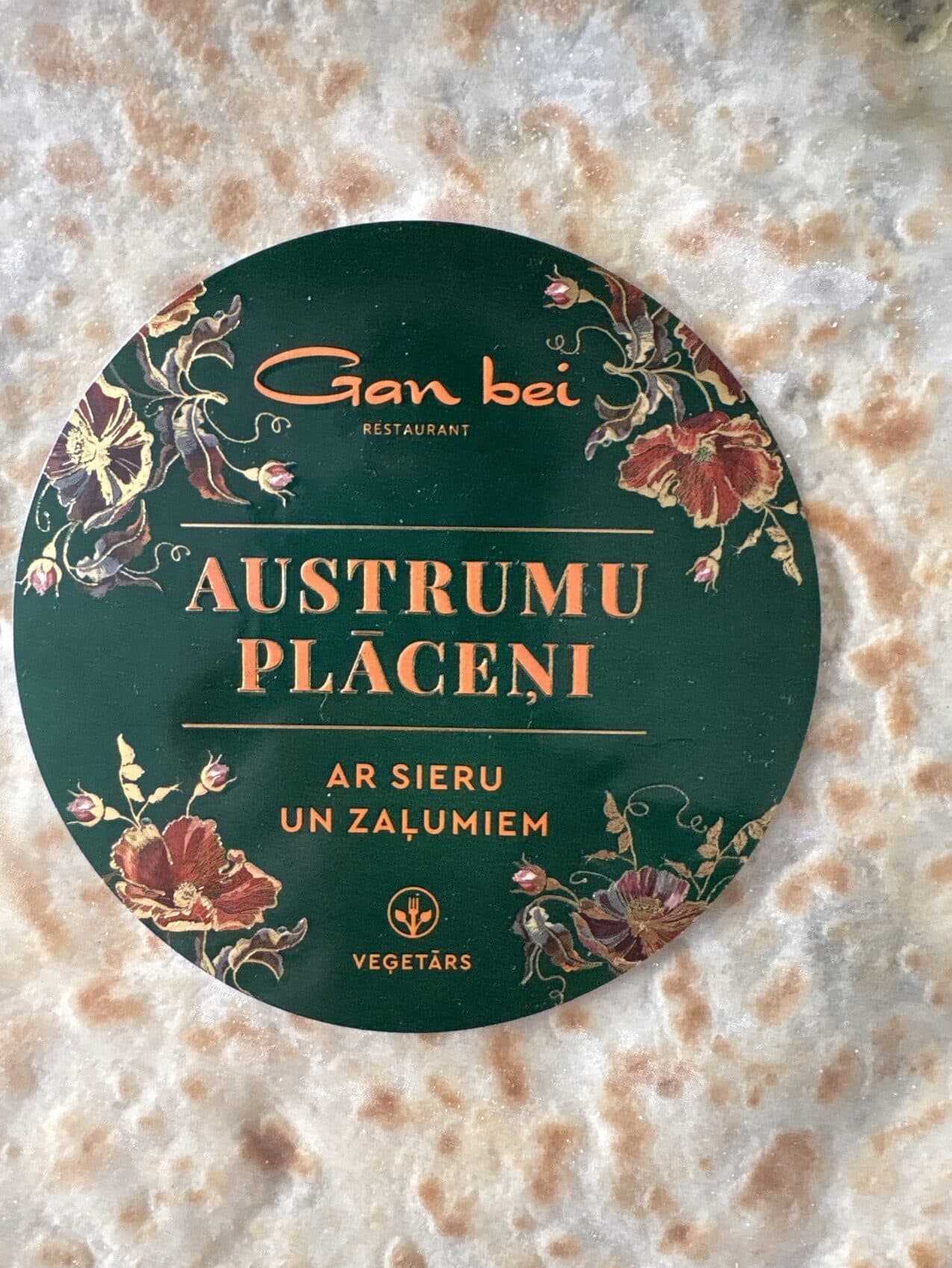 Lage Austrumu Plācēņi Ar Sieru Un Zaļumiem packshot