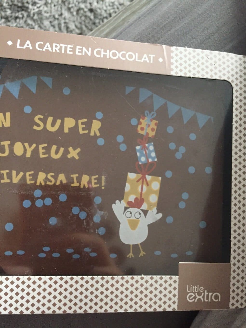 Little Extra Joyeux anniversaire drapeaux packshot