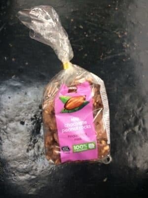 Hema Milk chocolate peanuts rock packshot