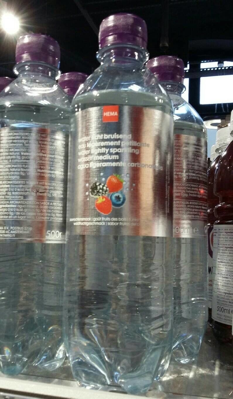HEMA Eau légèrement pétillante goût fruits des bois packshot