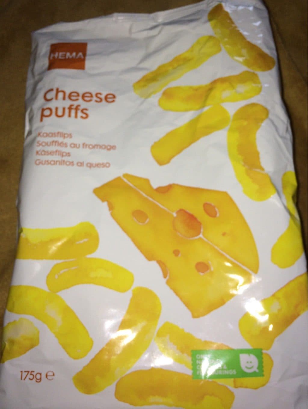 HEMA Cheese puffs packshot