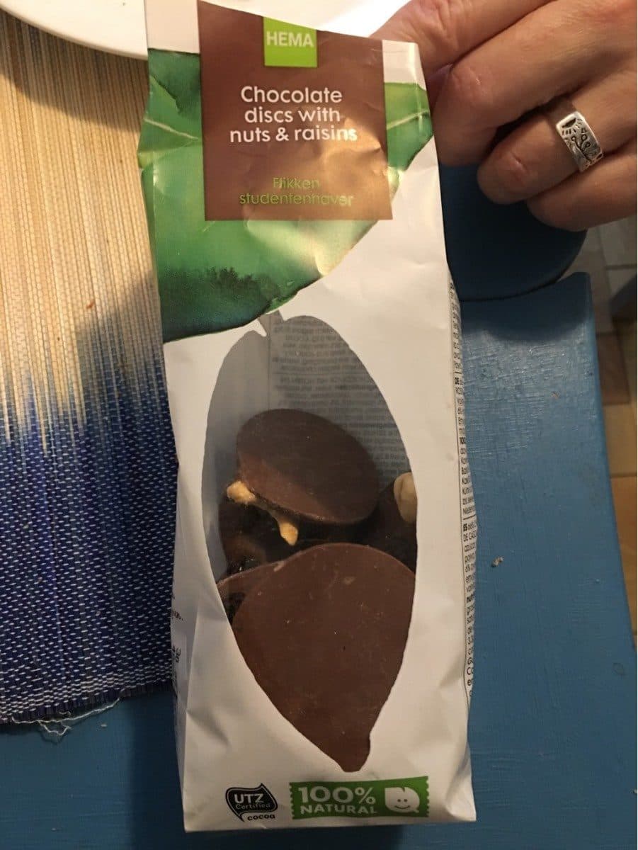 Open Food Facts Chocolate disk with nuts and faisins packshot