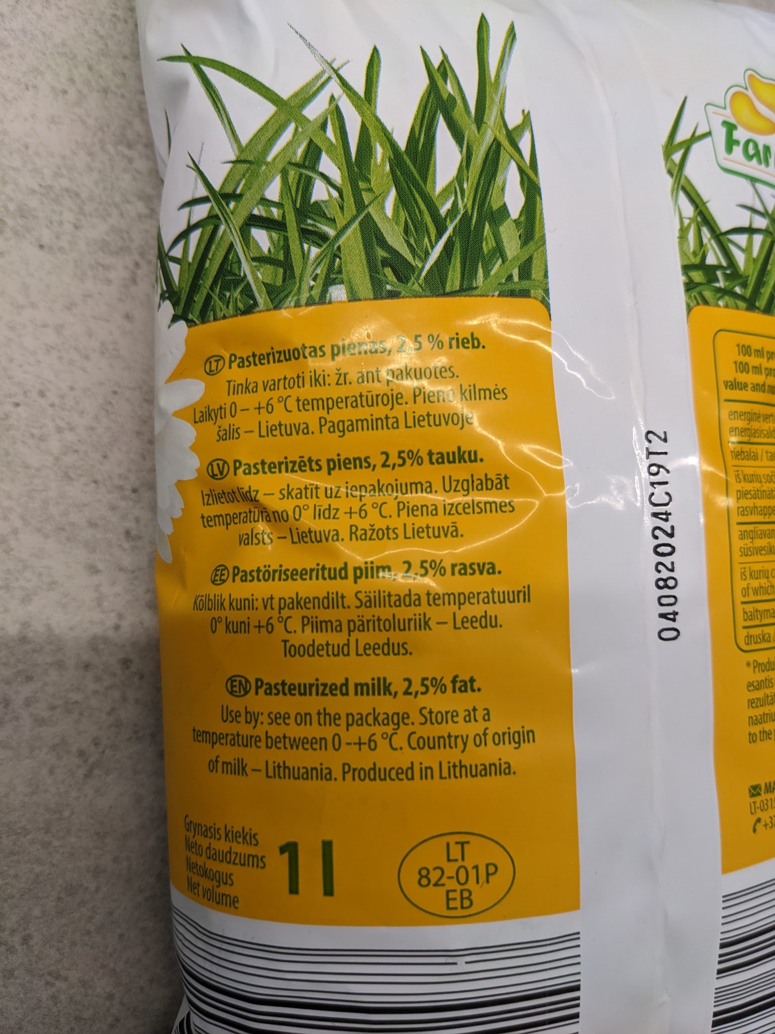 FarmMilk Milk 2.5% packshot
