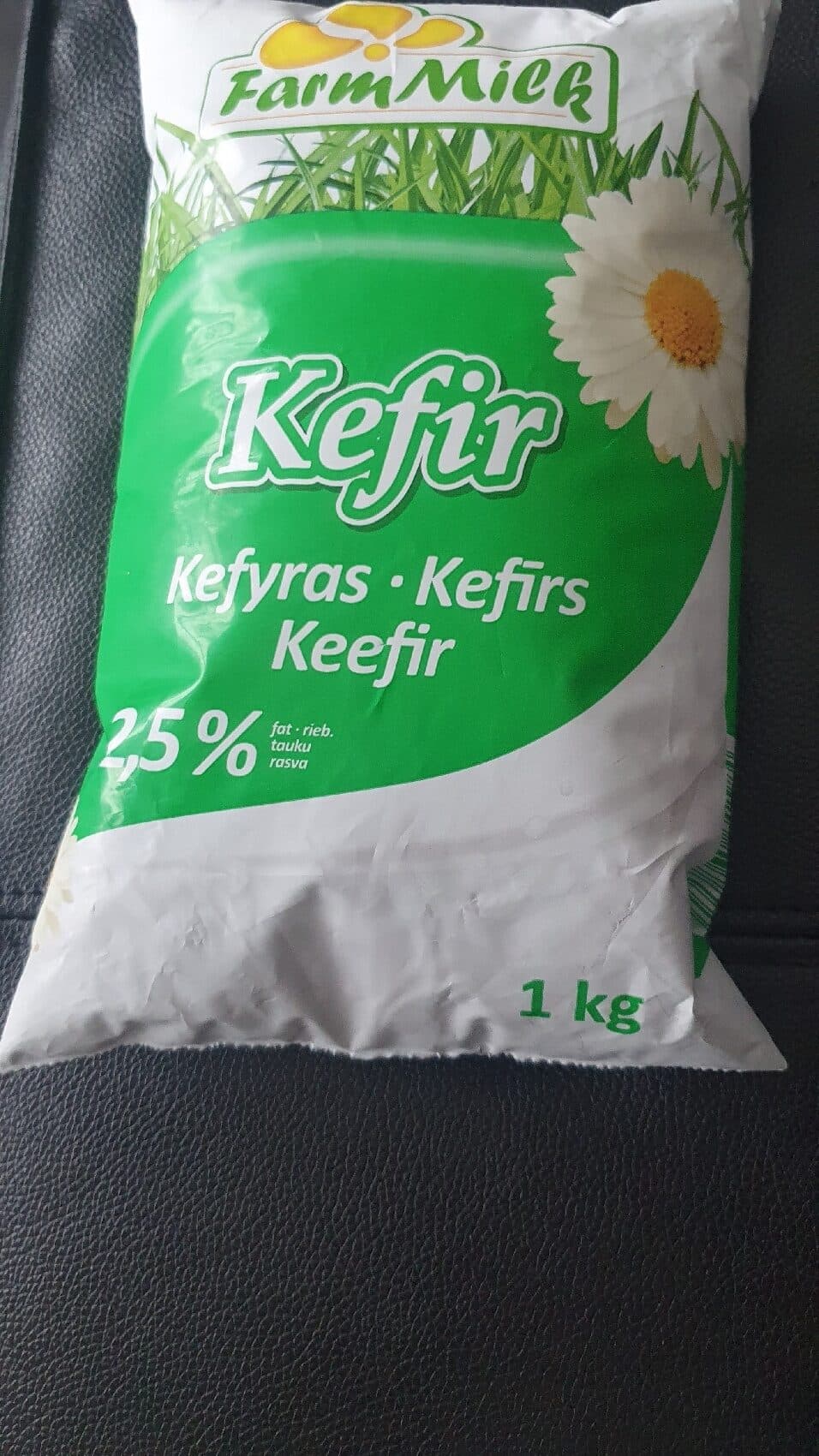 Farm Milk Kefir 2.5% fat, 1kg pack packshot