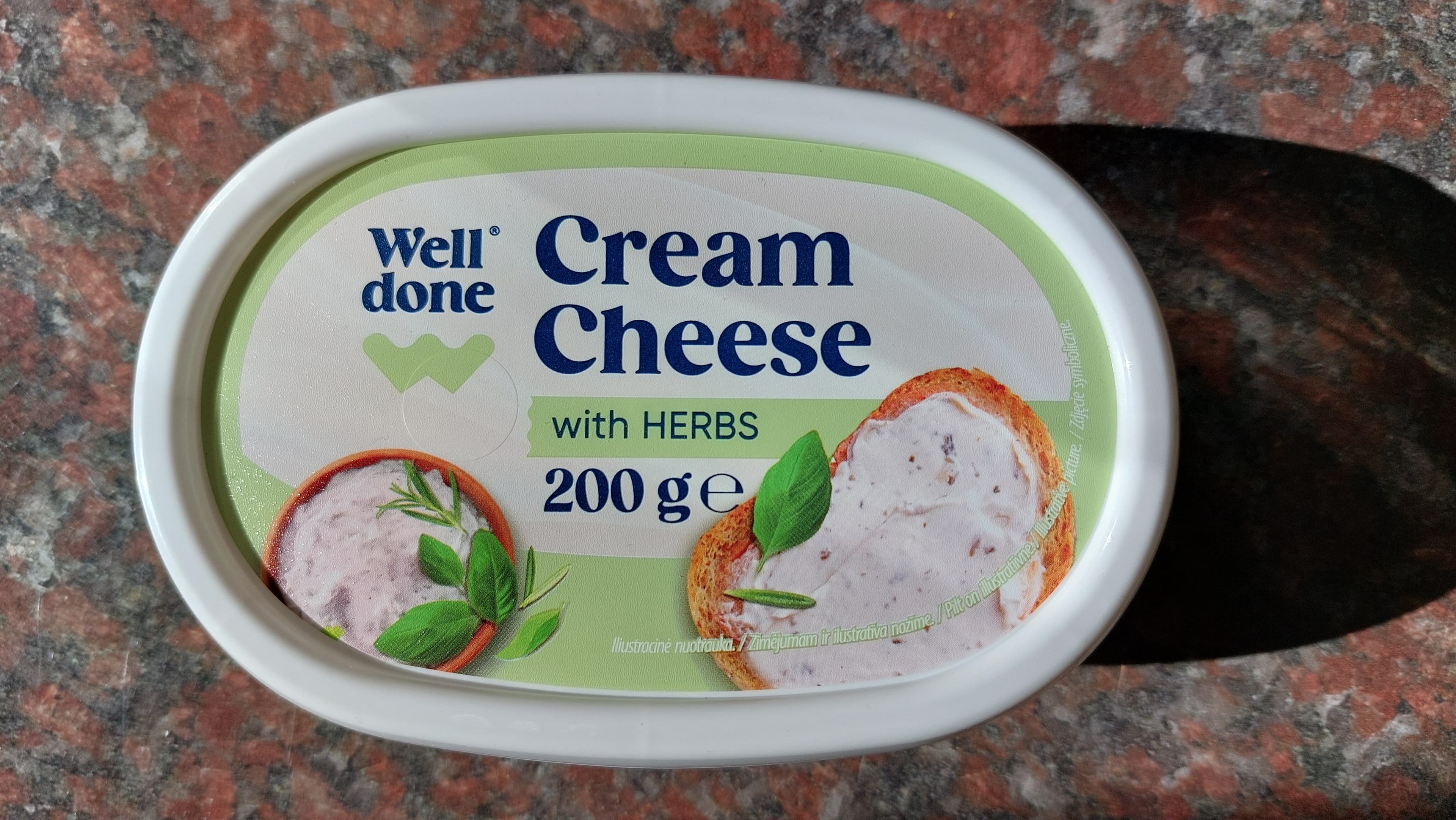Well done Cream Cheese with Herbs packshot