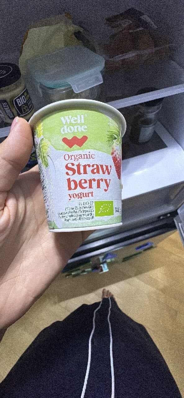 Well Done Organic Strawberry Yogurt packshot