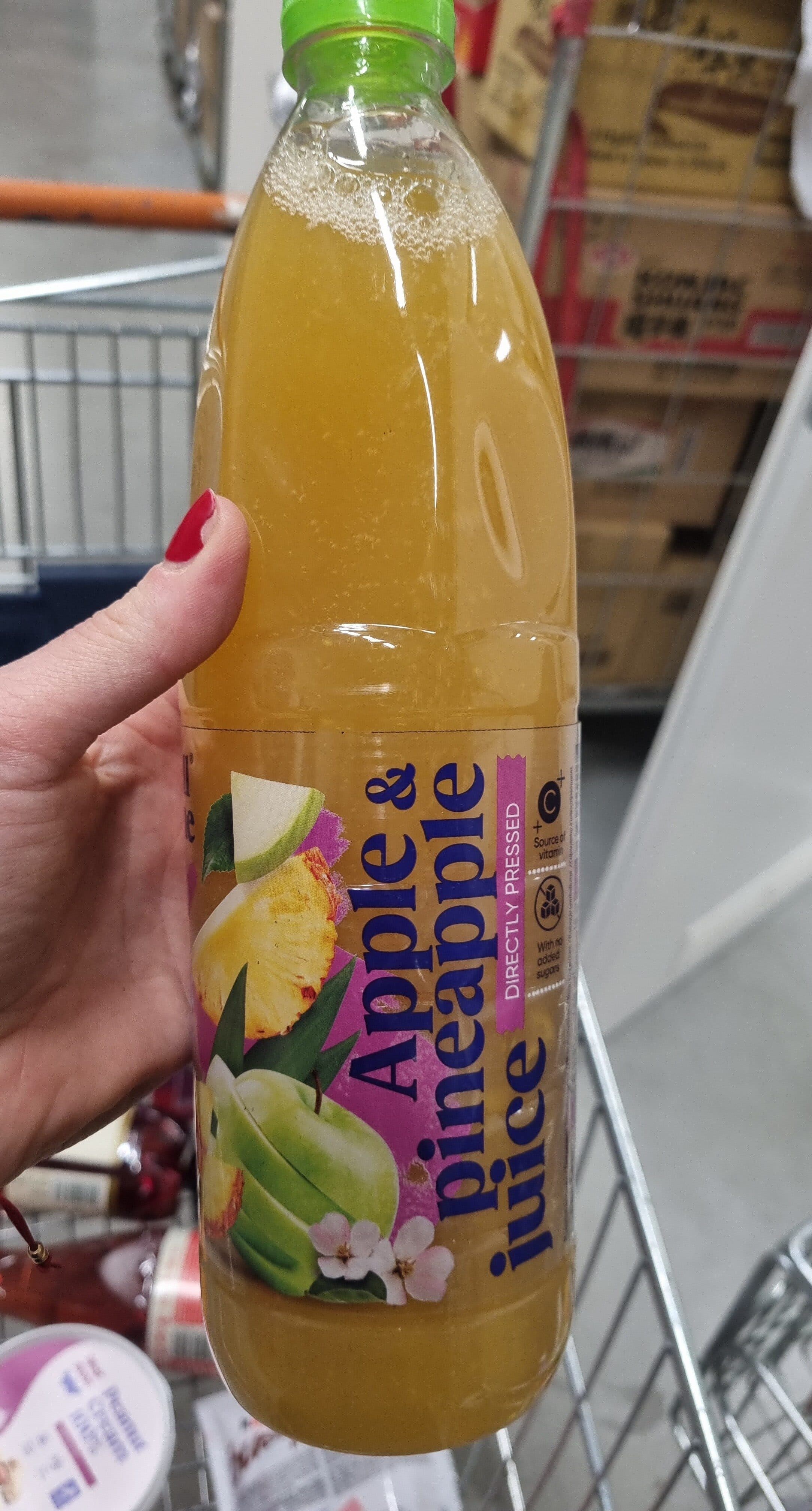 Well Done obuoliu ananasų sultys packshot
