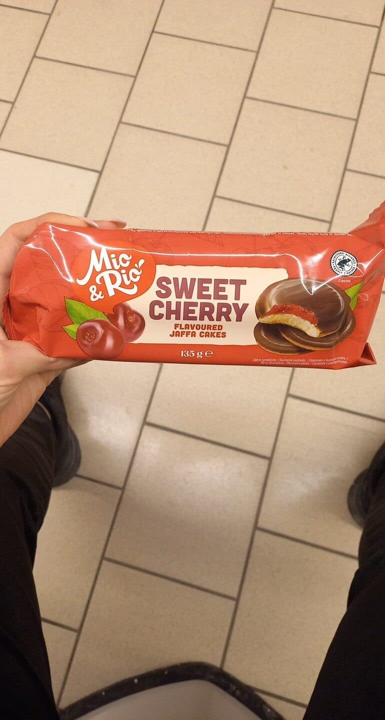 Mio & Rio Sweet Cherry Flavoured Jaffa Cakes packshot