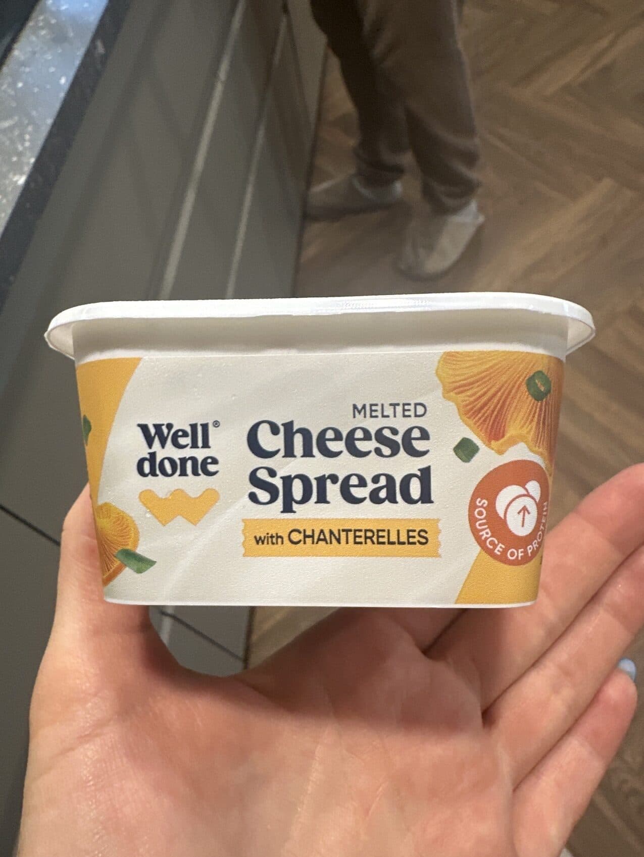 Well done Melted cheese spread with chanterelles packshot