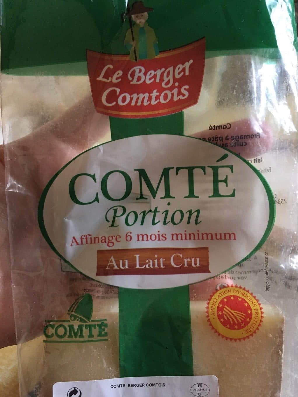 Le berger comtois Comté Portion Affinage 6 mois minimum au lait cru AOP packshot