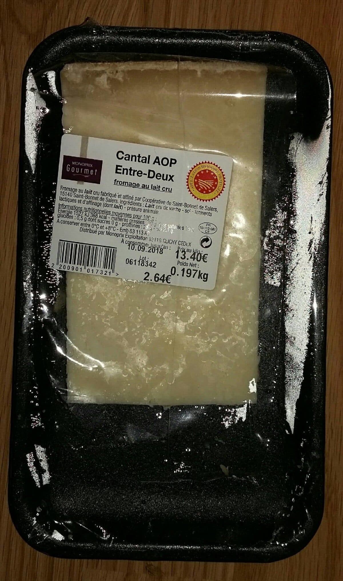 Monoprix Gourmet Cantal AOP Entre deux packshot