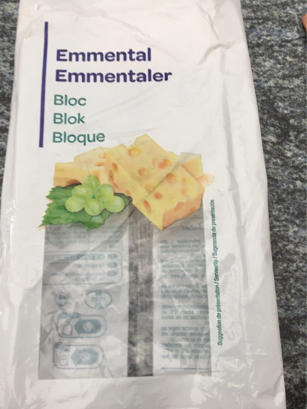 Carrefour Emmental bloc packshot