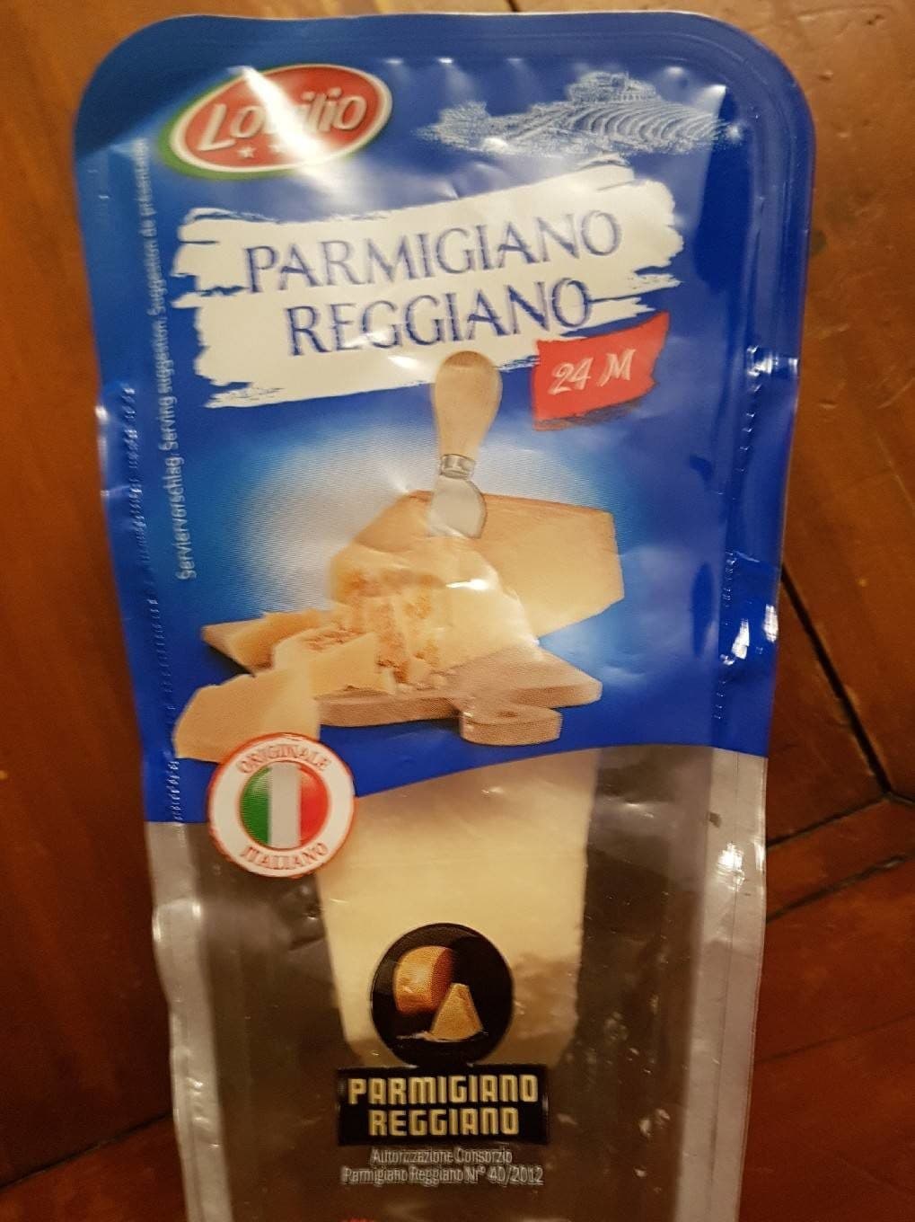 Lovilio Parmigiano reggiano packshot