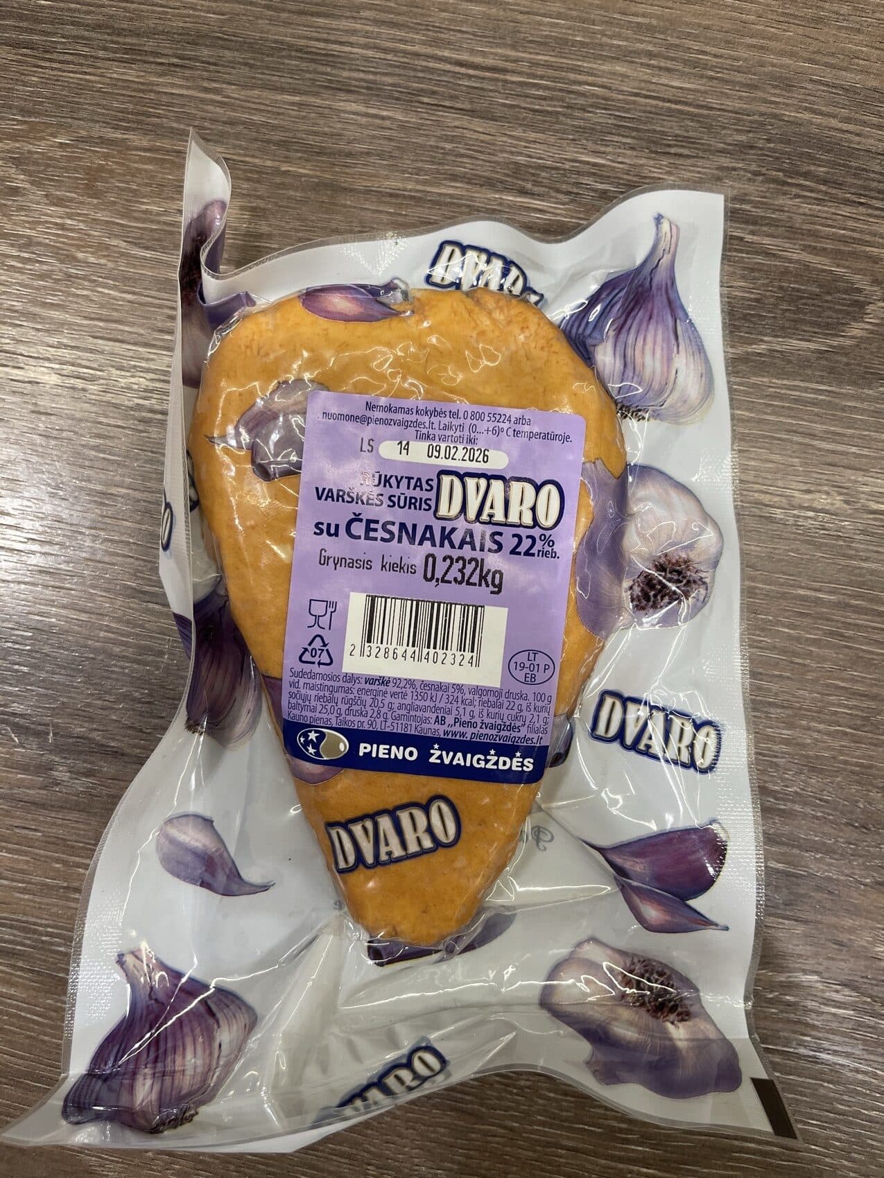 Dvaro Rūkytas Varškės Sūris Su Česnakais packshot