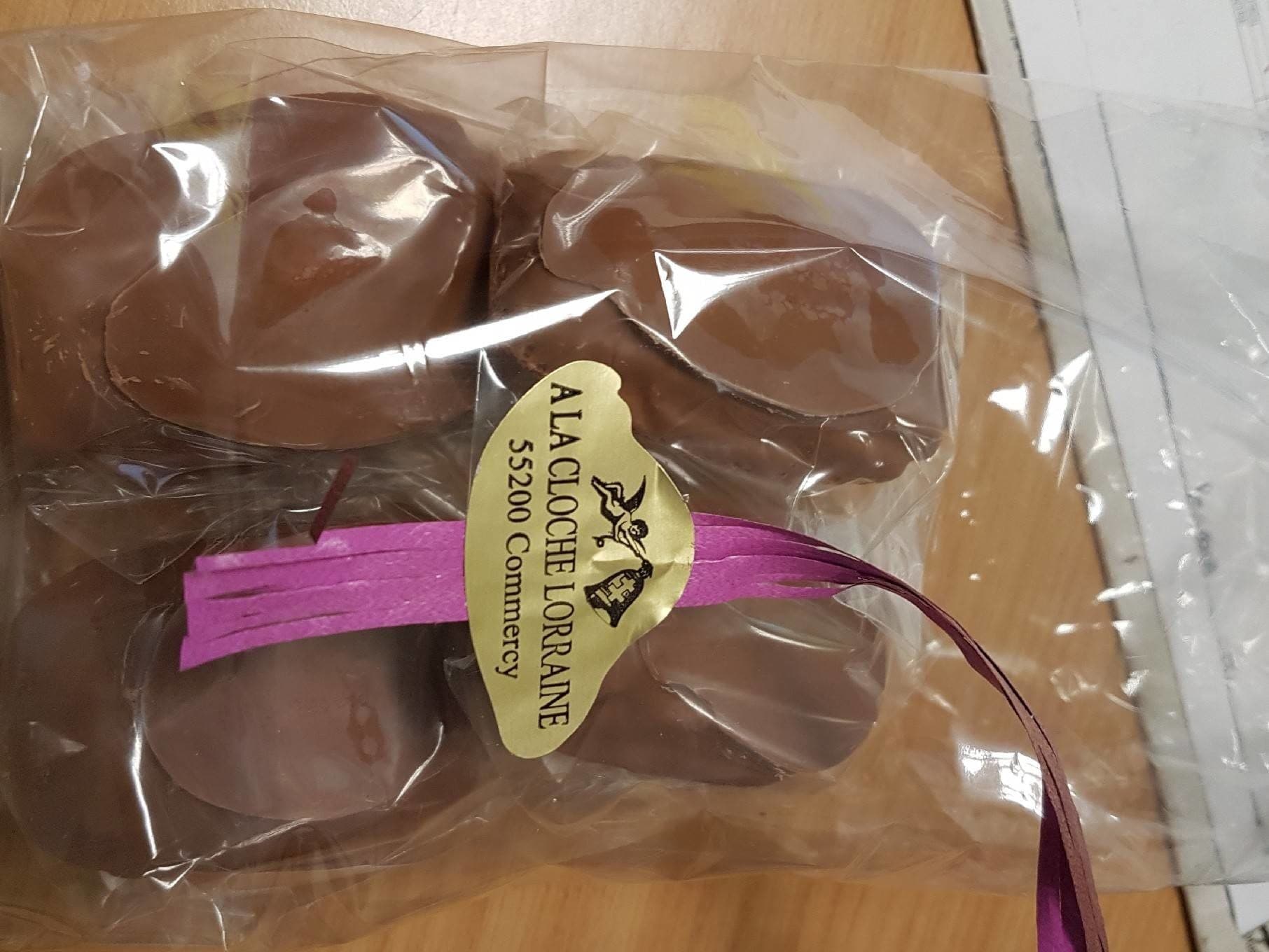 A La Cloche Lorraine Madeleine choc lait packshot