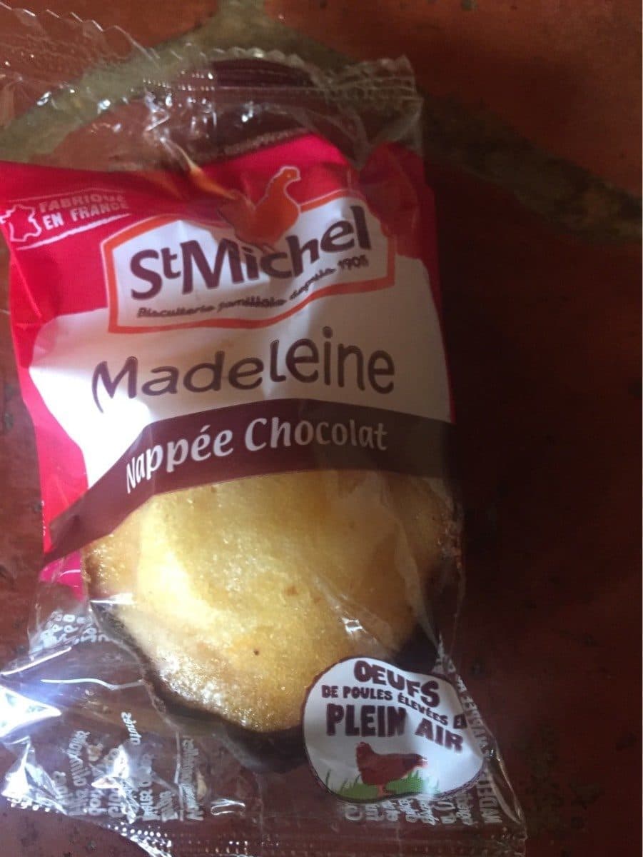 St Michel Madeleine nappee au chocolat 20% packshot