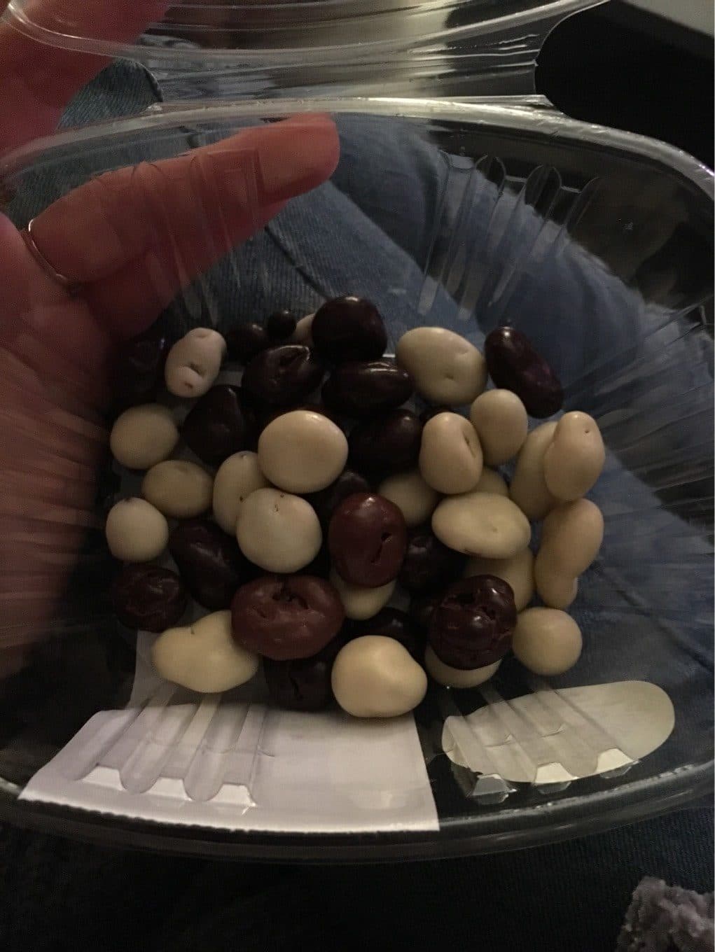 Grand frais Cranberries enrobées au chocolat packshot