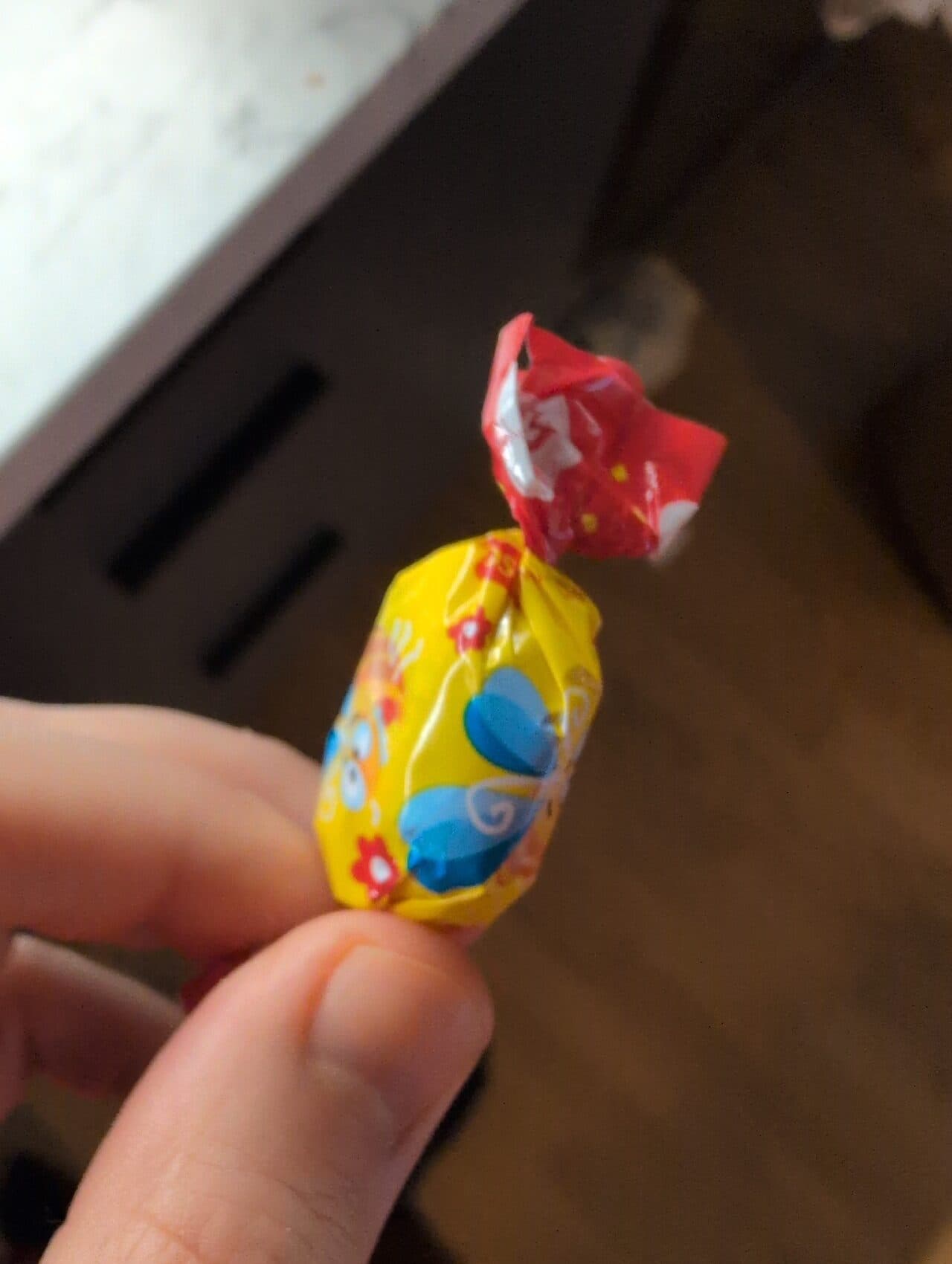 Rohen Kummikomm Bee packshot